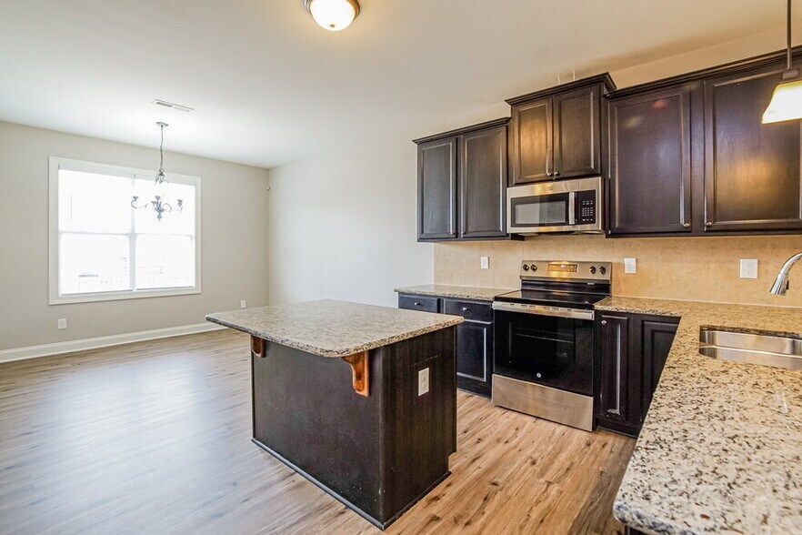 Building Photo - 45 Oakton Dr