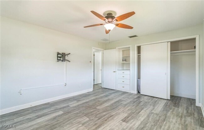 Building Photo - 4330 S Canal Cir