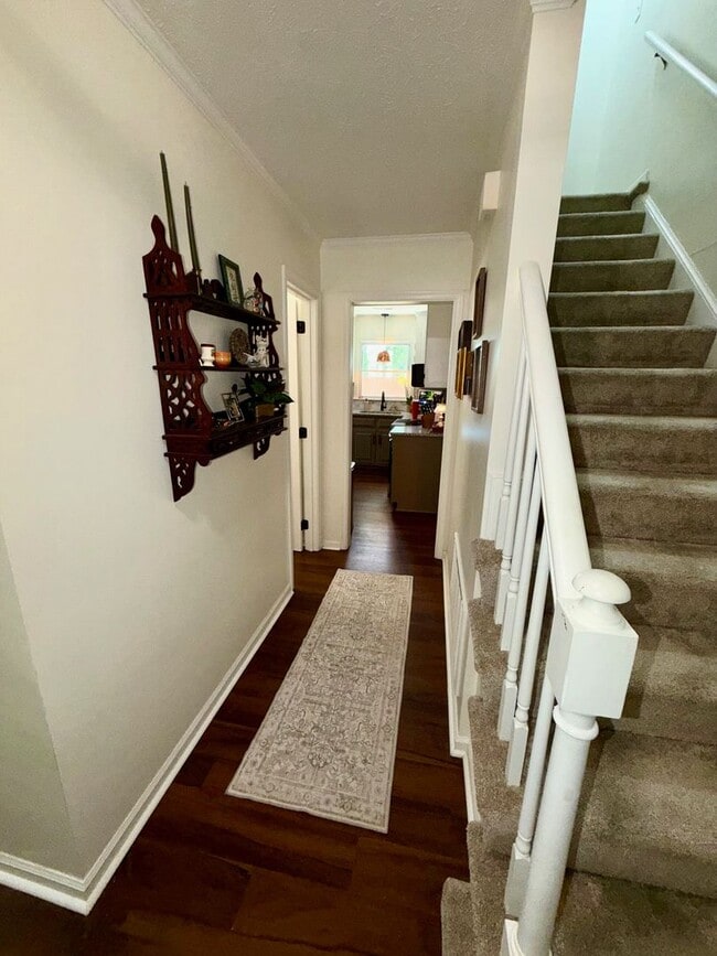 Building Photo - 4 Bed 1 Bath Home for Rent in Newport News!