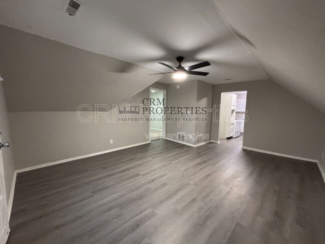 Building Photo - 1039 S Washington St