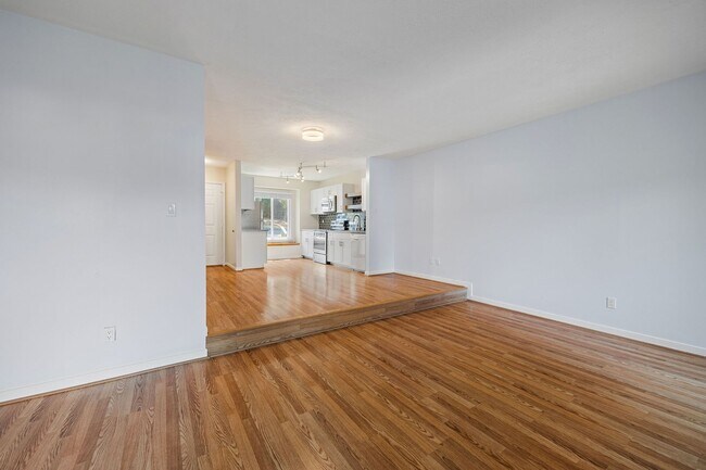 Building Photo - Charming 2 Bedroom/1 Bath Townhome in Henrico ***Available Early September***
