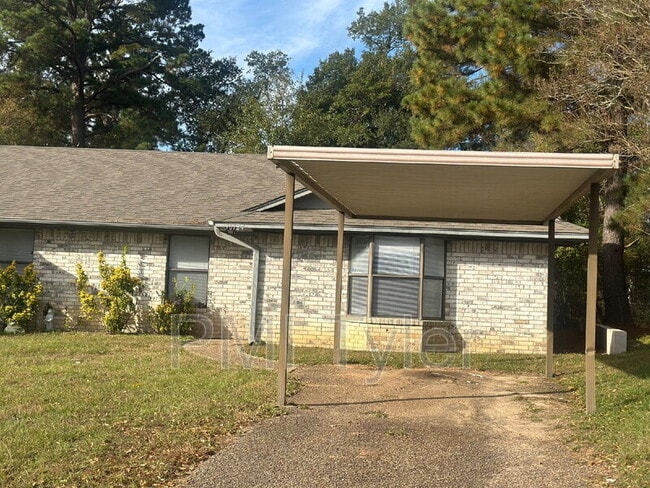 Building Photo - 16124 Shoshone Dr