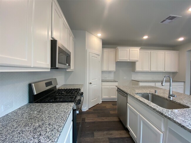 Building Photo - 16314 Apache Wds Wy