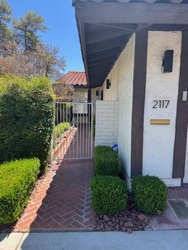 Building Photo - 2117 Plaza Del Padre