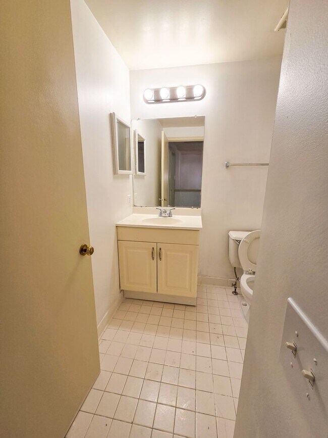 Building Photo - Fantastic 3br TownHome in highly sought Silver Spring Neighborhood - Available NOW!