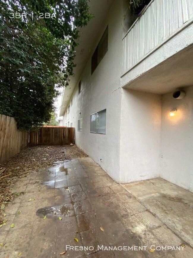 Building Photo - 1115 W Simpson Ave