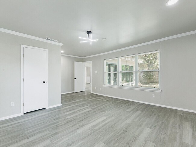 Building Photo - 3309 Ashford Ave