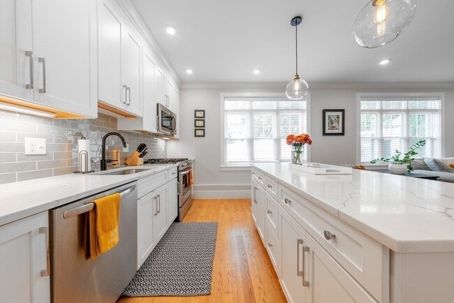 Primary Photo - 315 College Farm Rd