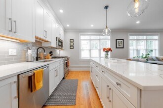 Building Photo - 315 College Farm Rd