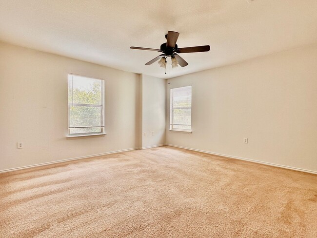 Building Photo - Spacious 3x2.5 South Austin Home