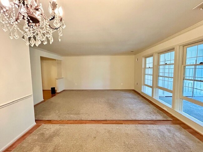 Building Photo - 10714 Kings Riding Way