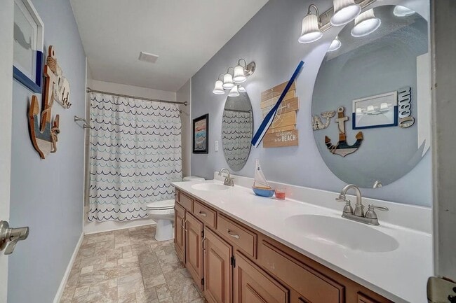 Building Photo - 3 bedroom 2 bath home Chesapeake home with a pool