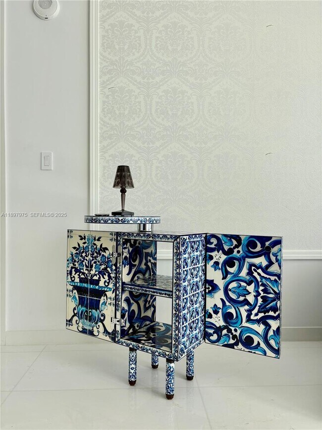 Building Photo - 300 Biscayne Blvd Way