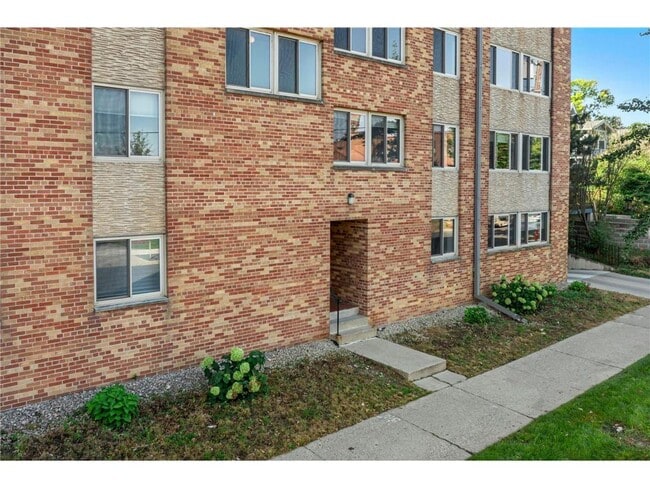 Building Photo - 4400 Upton Ave S