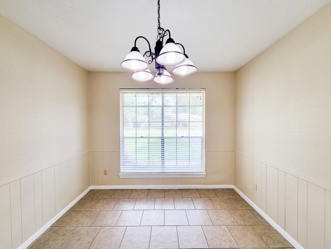 Building Photo - NICE 3 BEDROOM 2 BATH LEASE HOME IN SPRING...