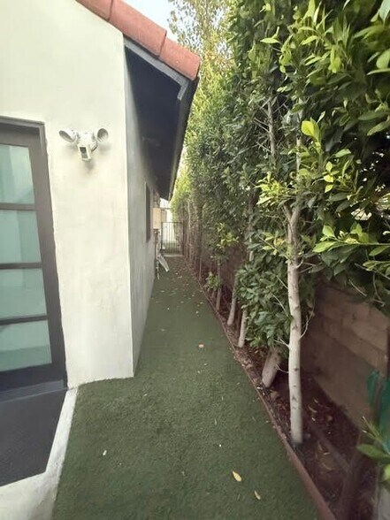 Building Photo - 16 Brookside Pl