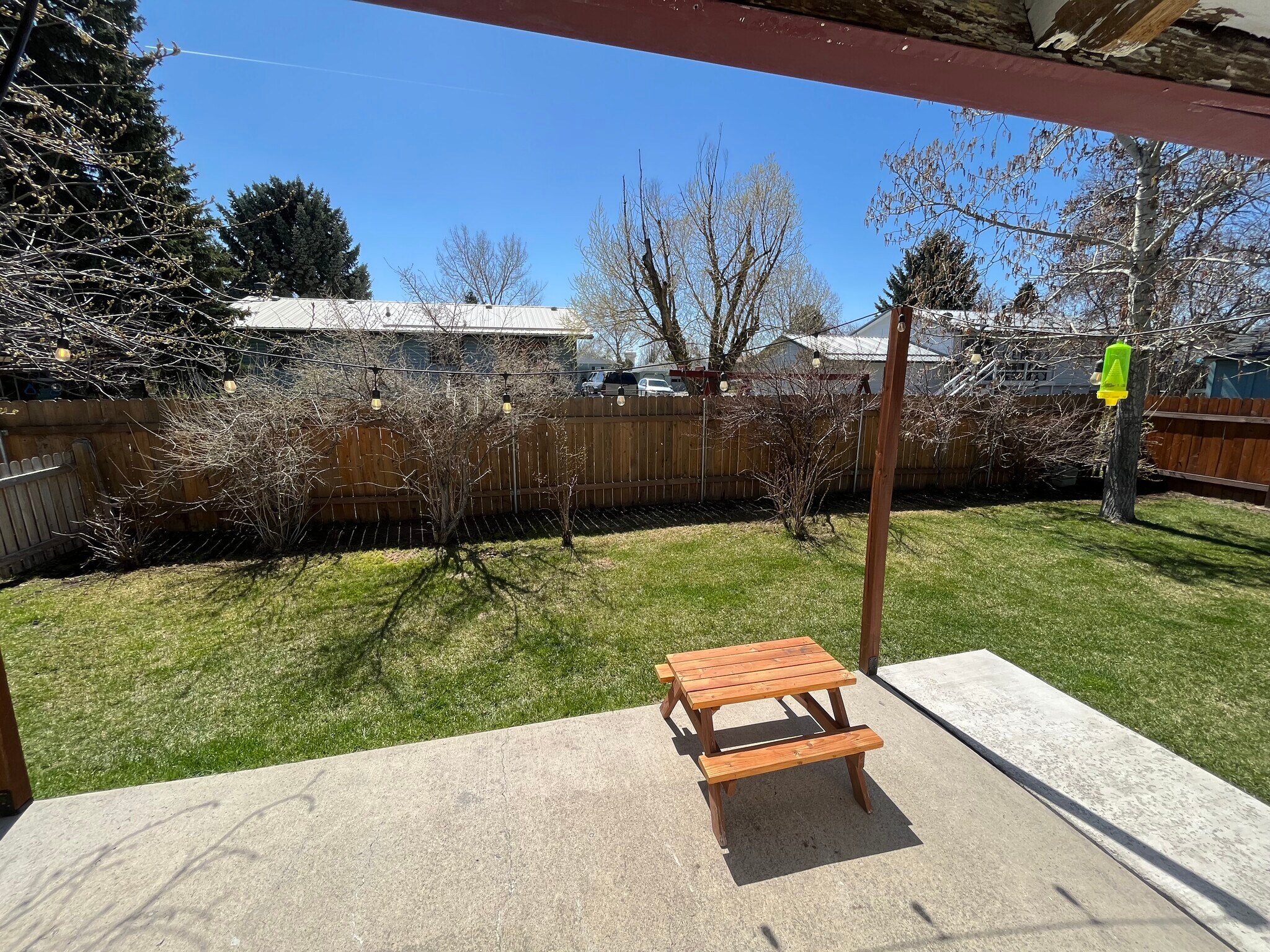 Building Photo - 202 E Rosebud Ave