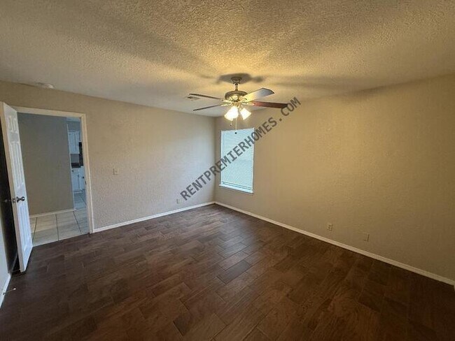 Building Photo - 1533 E 67th Pl
