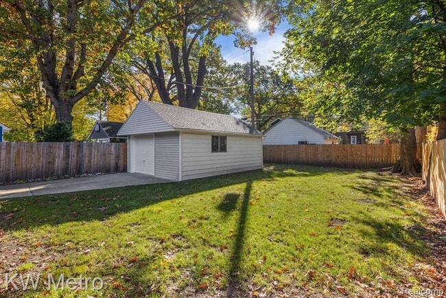 Building Photo - 531 Albany St