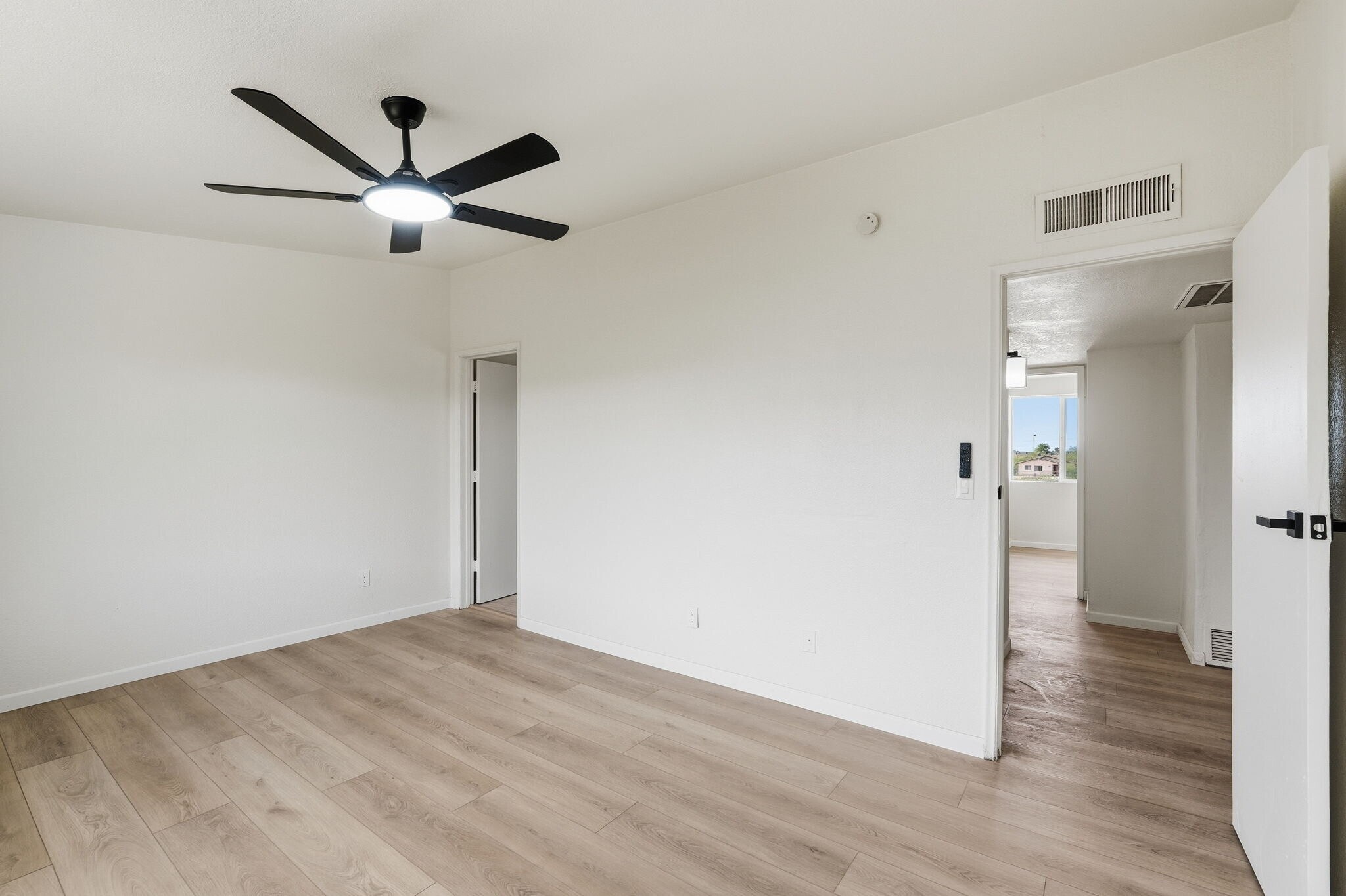 Building Photo - 5846 S Del Moral Blvd