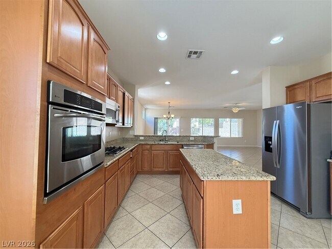 Building Photo - 2240 Shadow Canyon Dr