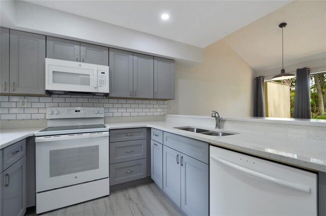 Building Photo - 697 Belflower Pl