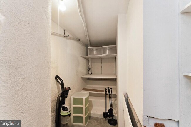 Building Photo - 902 D St SE