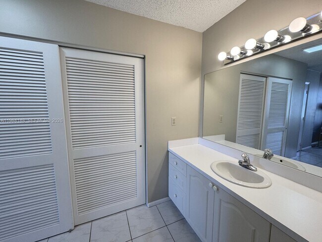 Building Photo - 3800 S Ocean Dr