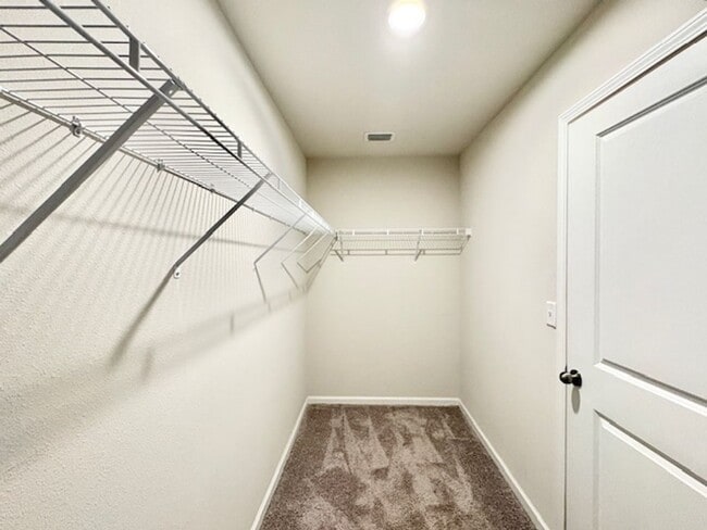 Building Photo - 462 Whispering Creek Ave