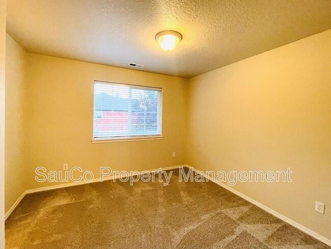 Building Photo - 1816 SE Water Lily St