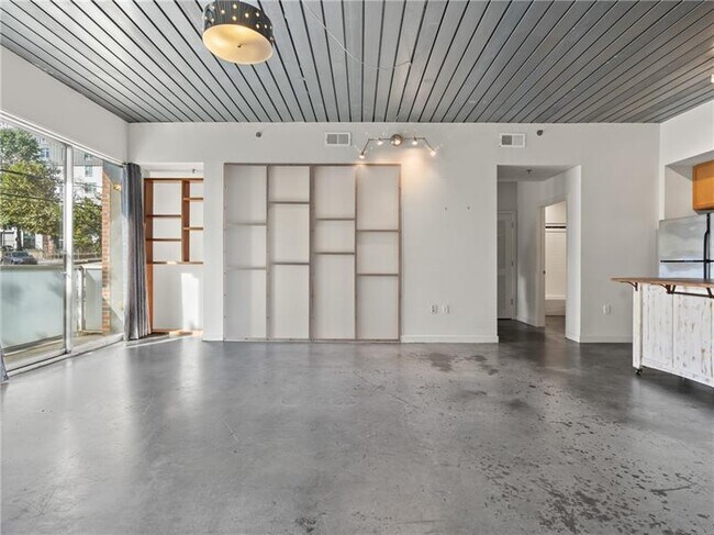 Building Photo - 620 Glen Iris Dr NE