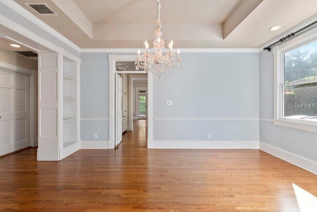 Building Photo - 1119 Belleaire Cir