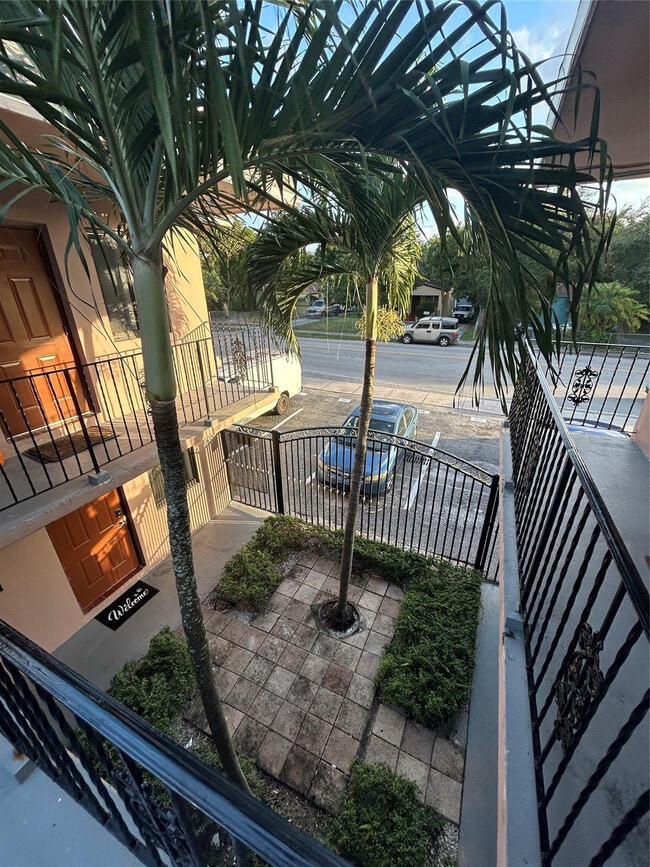 Building Photo - 2545 Taft St