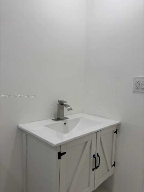 Building Photo - 10592 Royal Palm Blvd