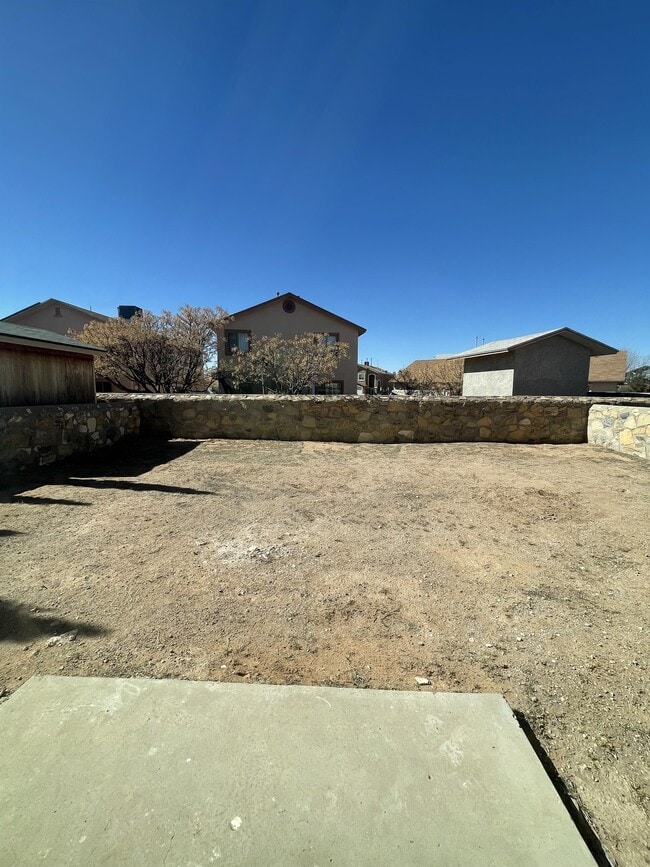 Building Photo - 3677 Tierra Alba Dr