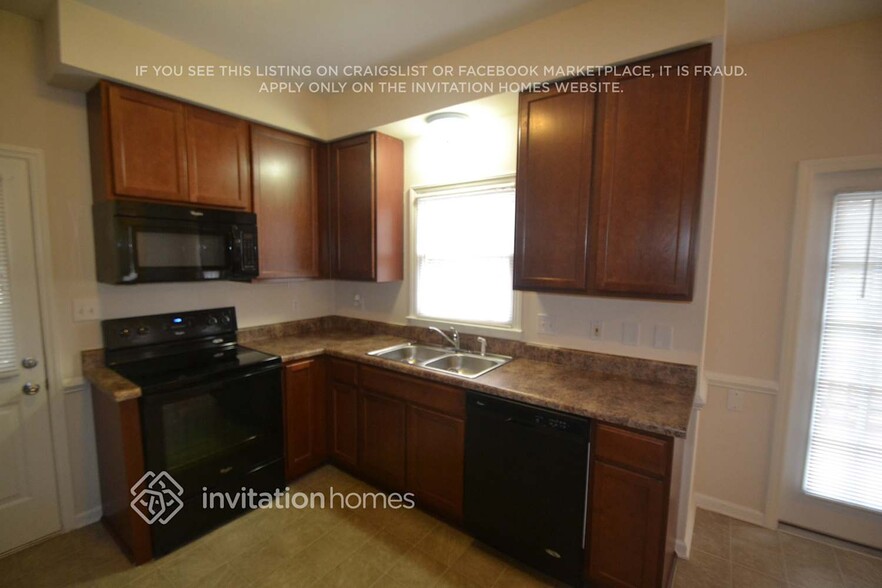Building Photo - 5012 Baywood Forest Dr