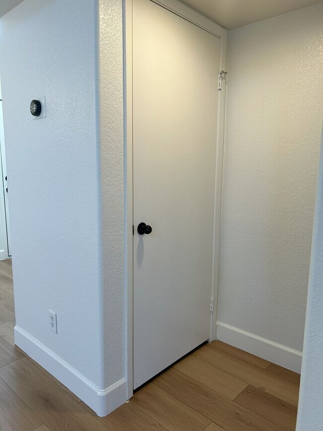 Building Photo - 2 Bedroom/2 bath Condo in the Mission de L...