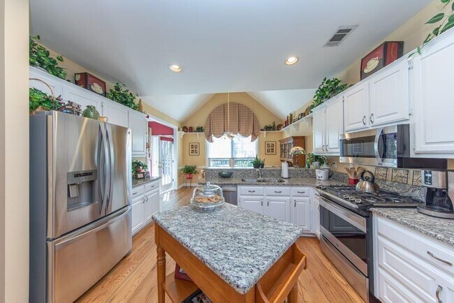 Building Photo - 2501 Peregrine Trail NW