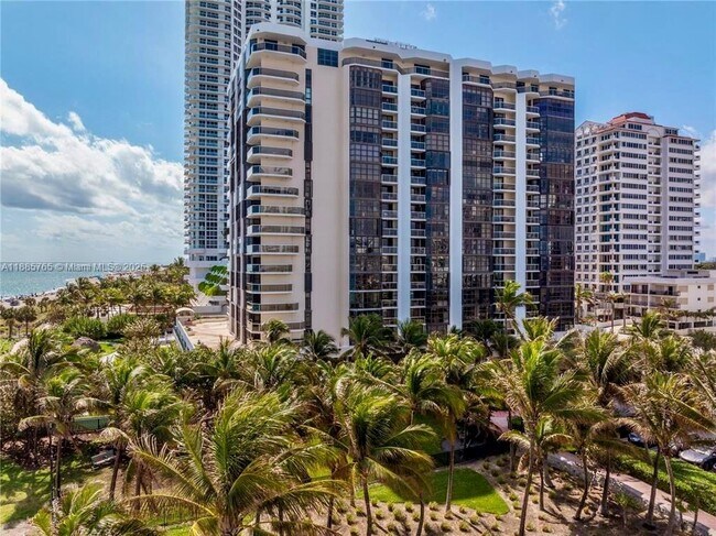 Building Photo - 6423 Collins Ave