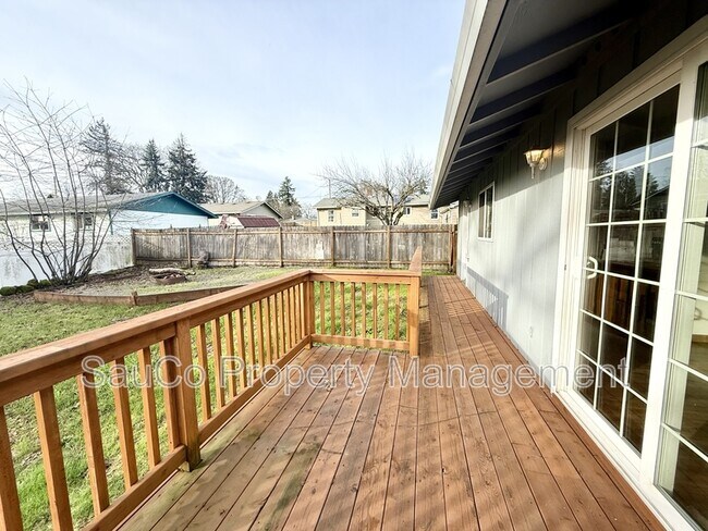 Building Photo - 425 S 8th St