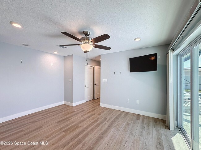 Building Photo - 1707 Shore Dr