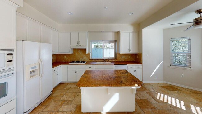 Building Photo - 4655 Snapdragon Way