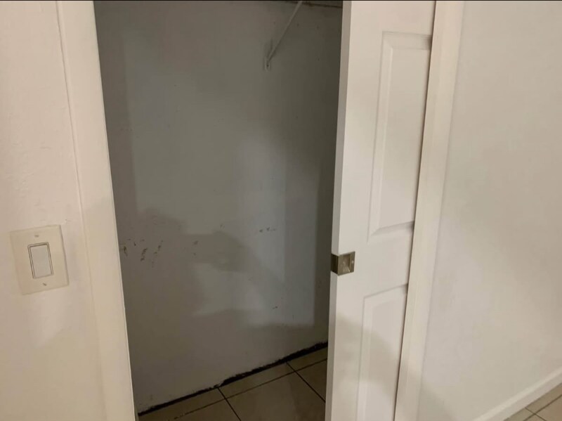 Building Photo - 973 NW 9th Ct