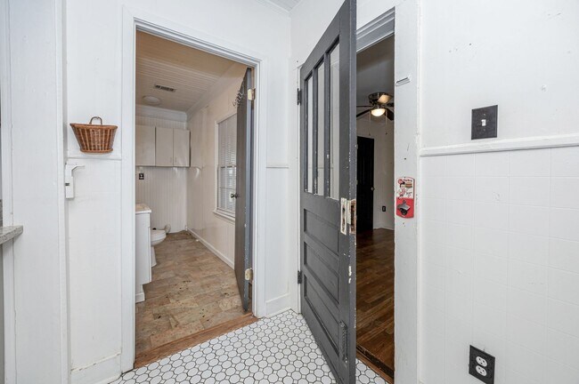 Building Photo - Cute 2 Bed 1 Bath in Pascagoula