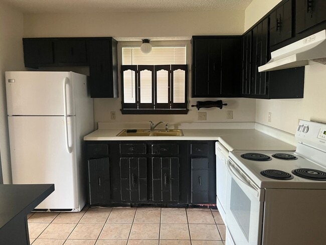 Building Photo - 6810 Lancer Ln