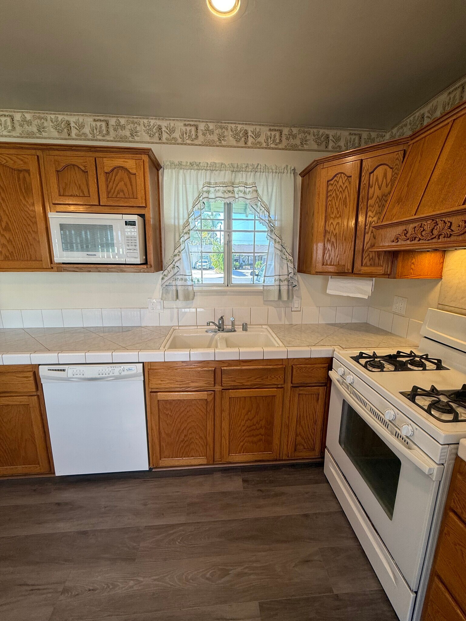 Building Photo - 8917 Reydon St