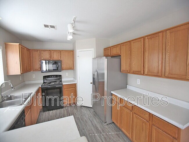 Building Photo - 12301 W Columbine Dr