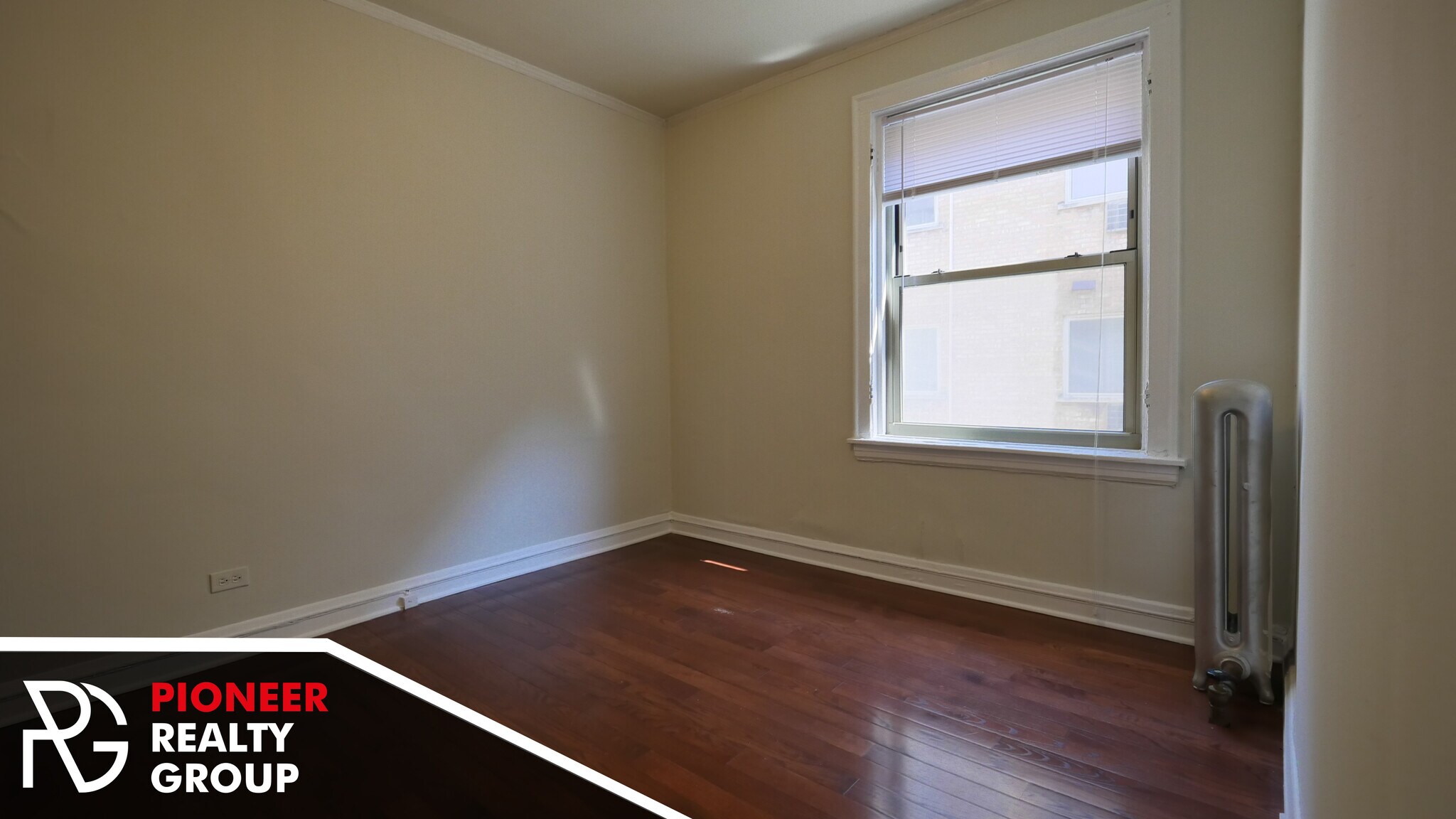 Building Photo - 546 W Surf St