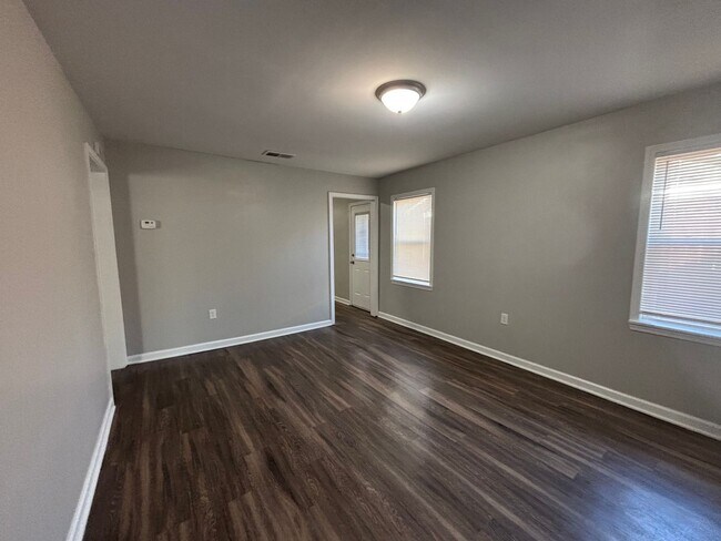 Building Photo - 3625 Vivia Ave