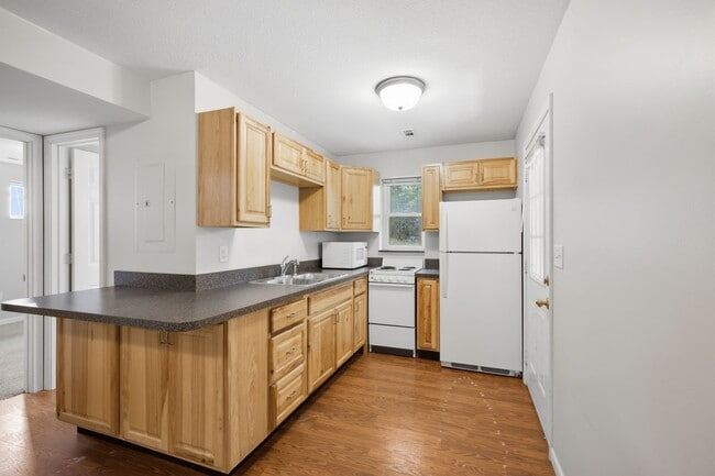 Building Photo - 2309 Anderson Ave